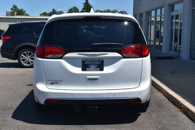 Used 2020 Chrysler Pacifica Touring-L FWD image 10