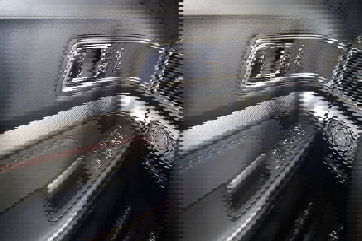 Used 2018 Ford Explorer XLT w/ Equipment Group 202A image 28