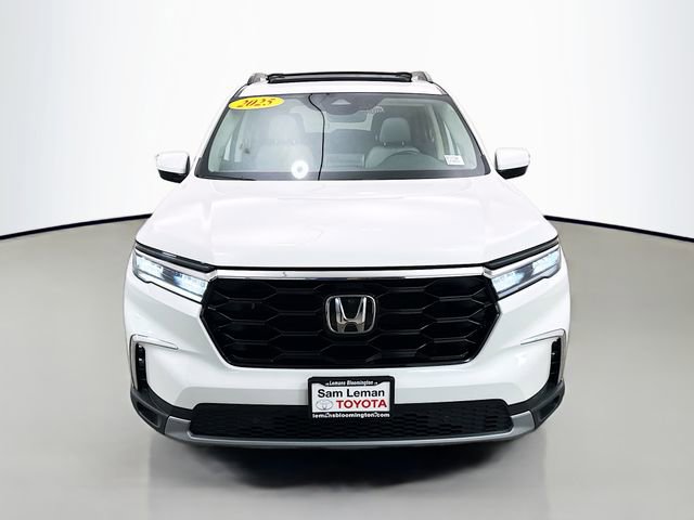 Used 2025 Honda Pilot Touring image 2