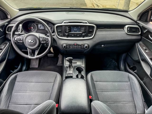 Used 2017 Kia Sorento LX image 6