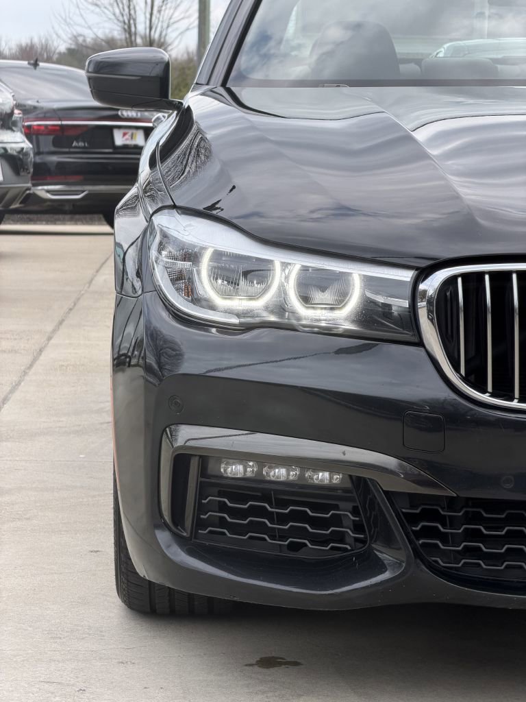 Used 2019 BMW 740i xDrive w/ M Sport Package image 11
