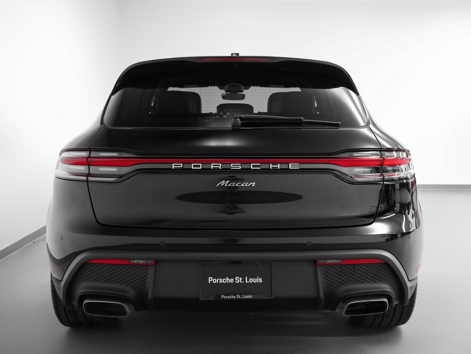 Used 2025 Porsche Macan image 11