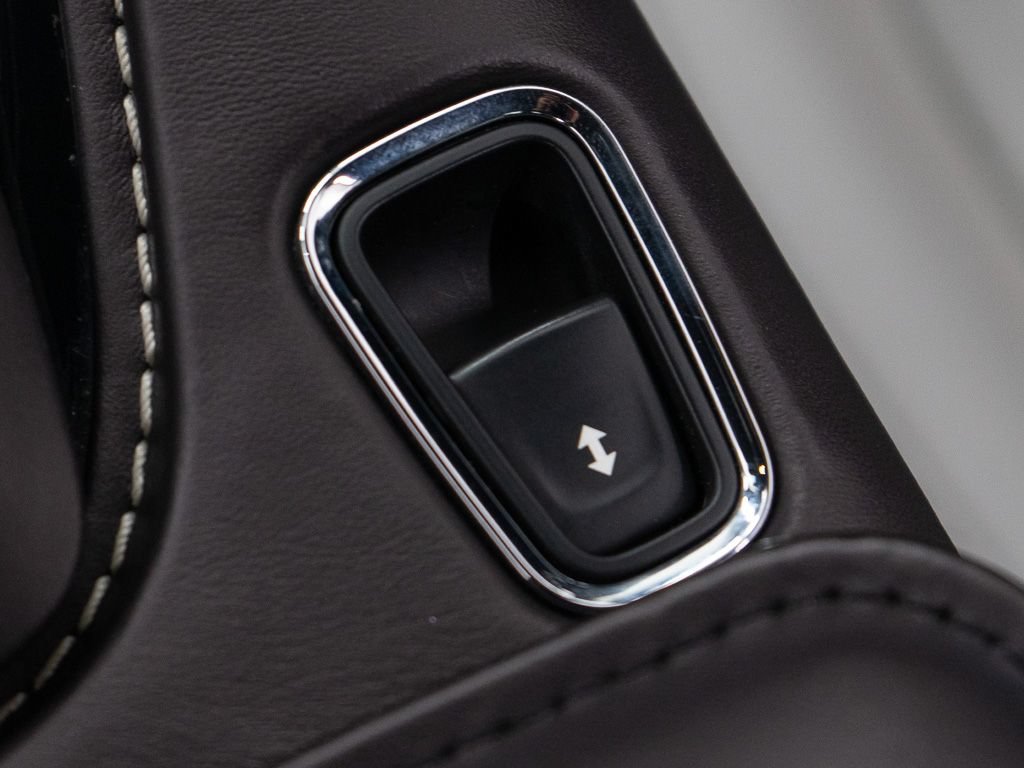 Used 2023 Aston Martin DB11 Volante RWD image 38