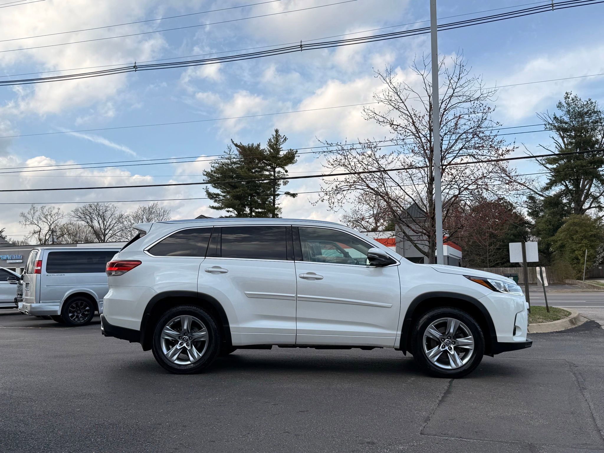 Used 2019 Toyota Highlander Limited AWD/4WD image 6
