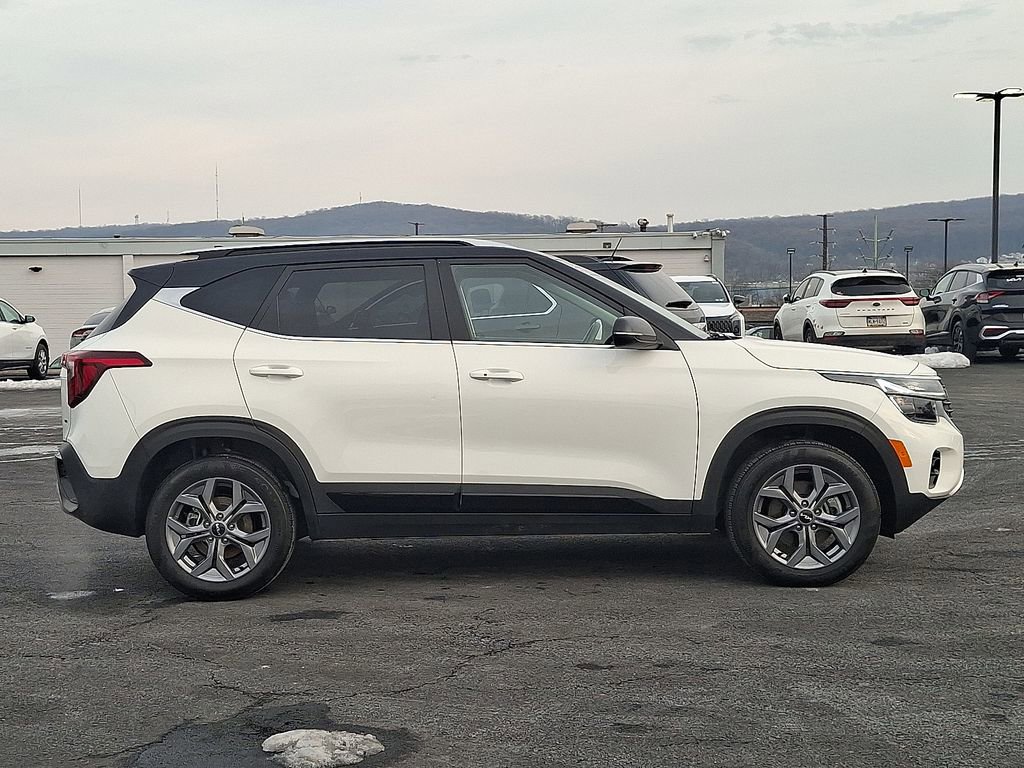 Certified 2024 Kia Seltos S image 7