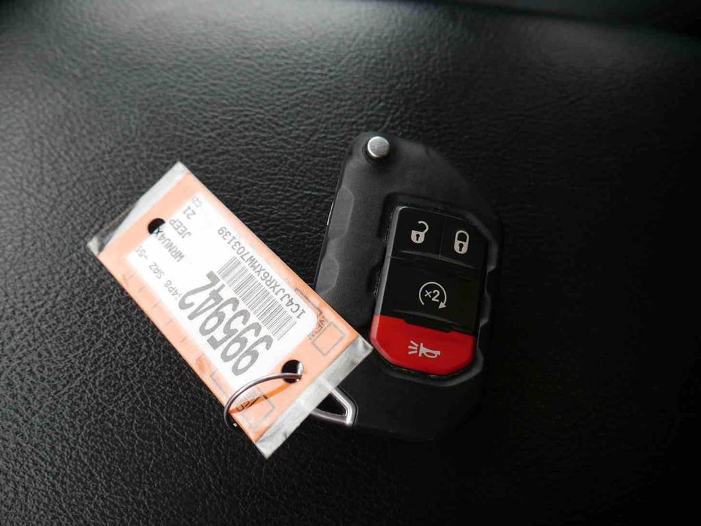 Certified 2021 Jeep Wrangler Unlimited Rubicon 4xe w/ Cold Weather Group image 31