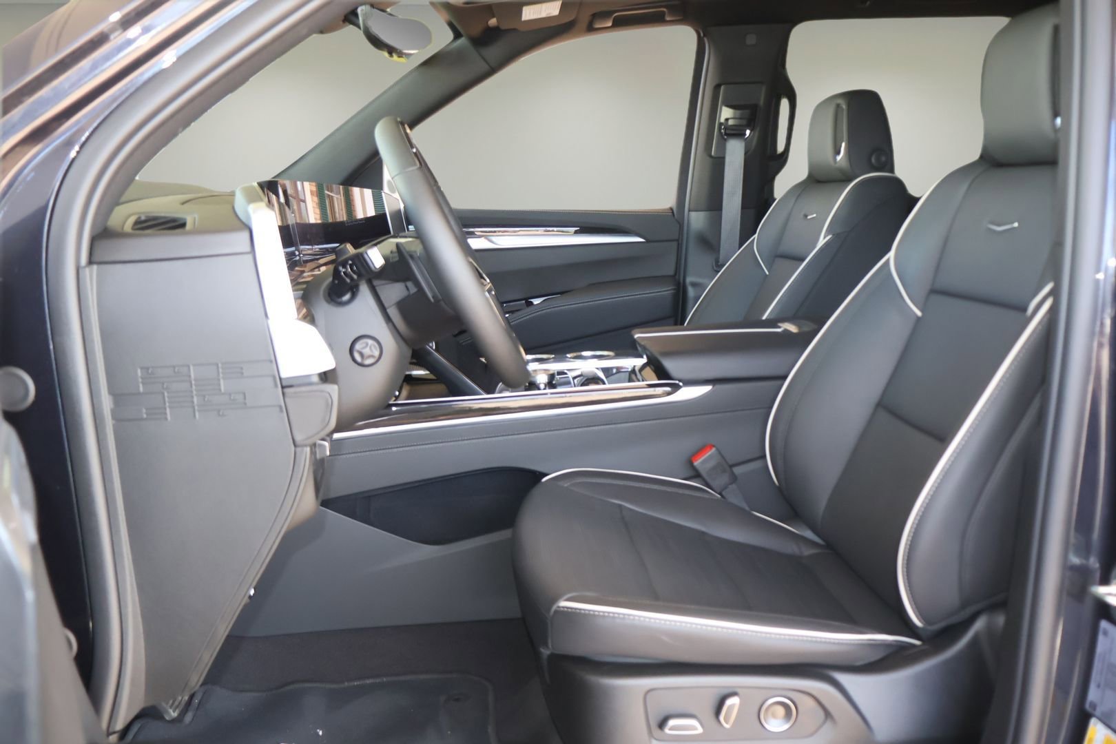 Certified 2025 Cadillac Escalade Premium Luxury AWD/4WD image 11