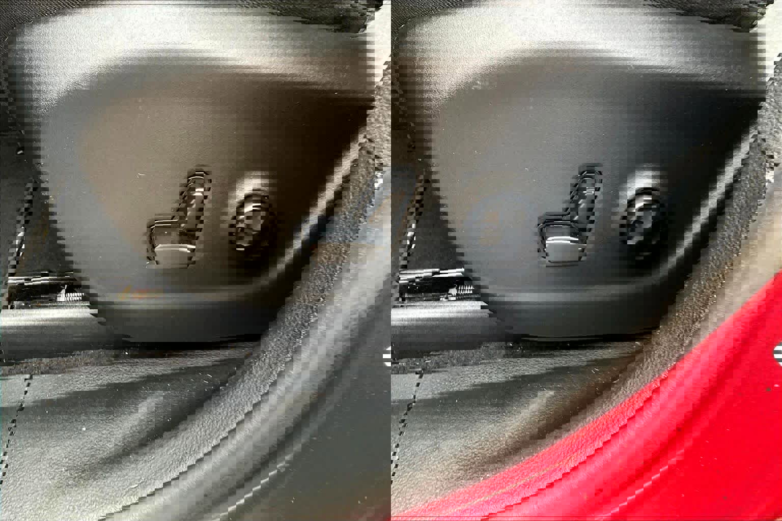 Used 2019 Jeep Cherokee Limited image 31