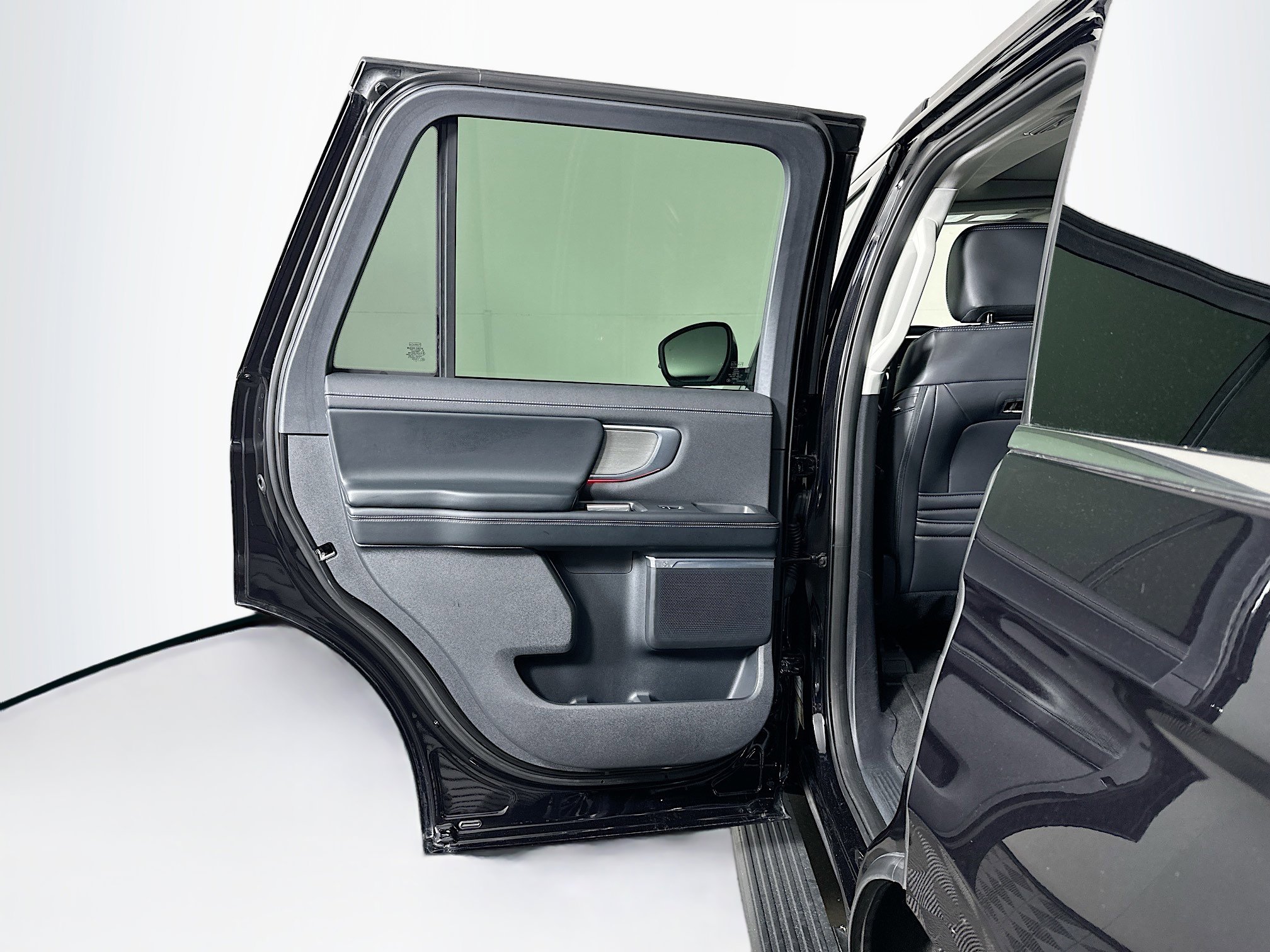 Used 2025 Ford Expedition Platinum image 27