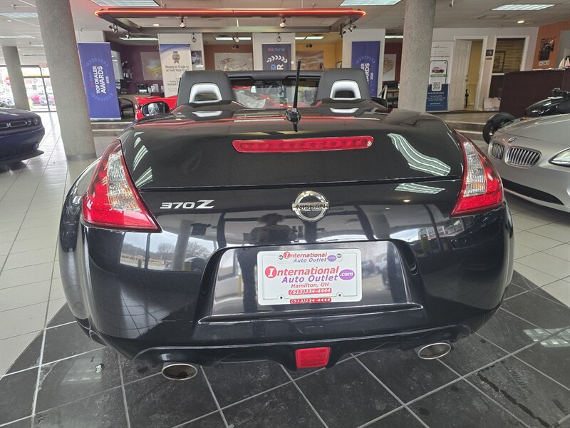 Used 2019 Nissan 370Z Roadster RWD image 5