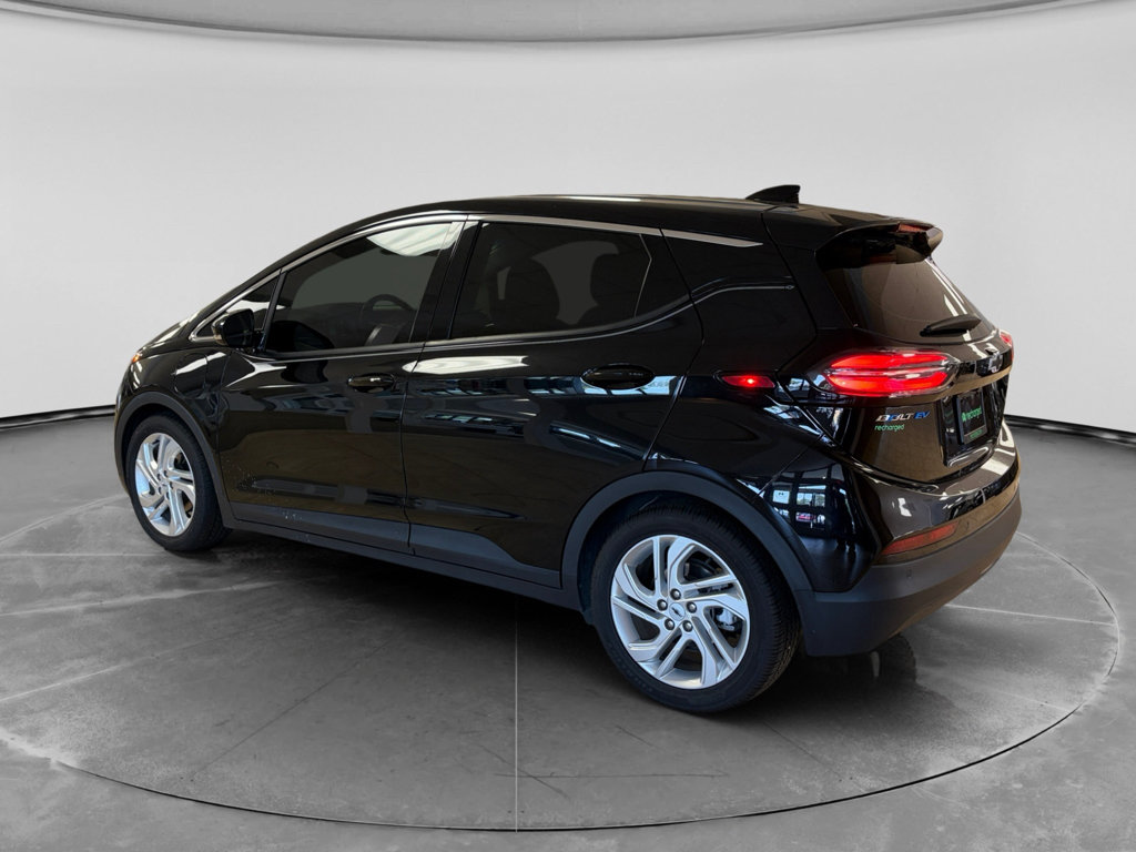 Used 2022 Chevrolet Bolt LT FWD image 2