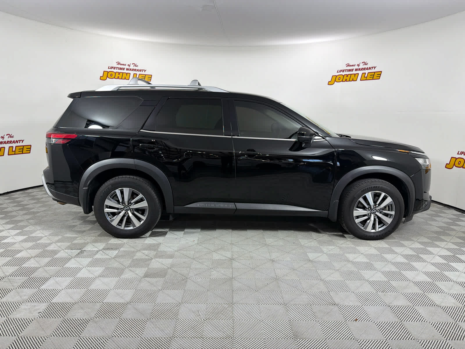 Used 2022 Nissan Pathfinder SL AWD/4WD image 7