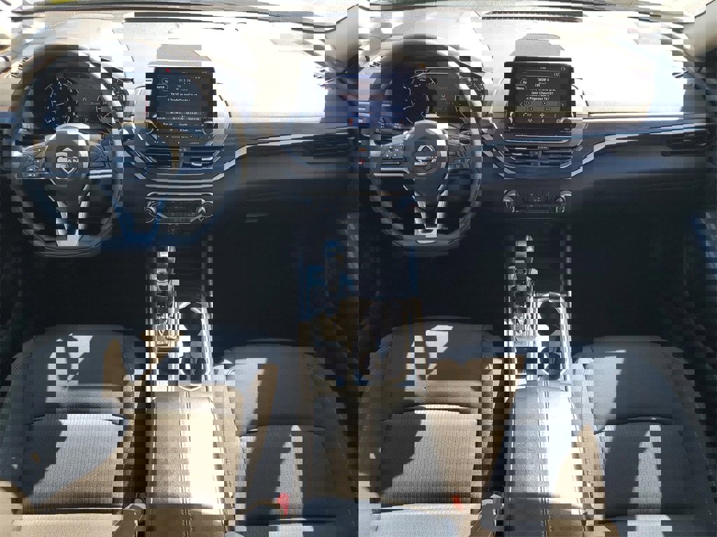 Used 2024 Nissan Altima 2.5 SV image 24