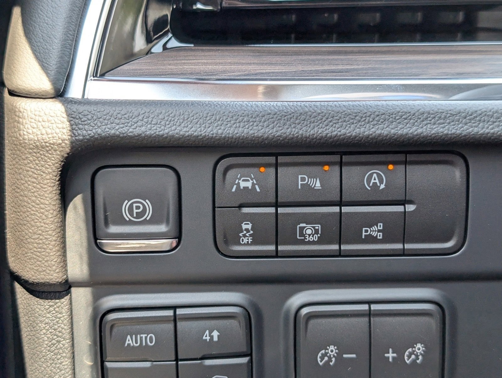 New 2026 Chevrolet Suburban LT w/ Comfort Package image 16