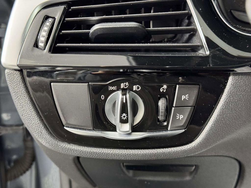Used 2019 BMW 540i xDrive AWD/4WD image 19