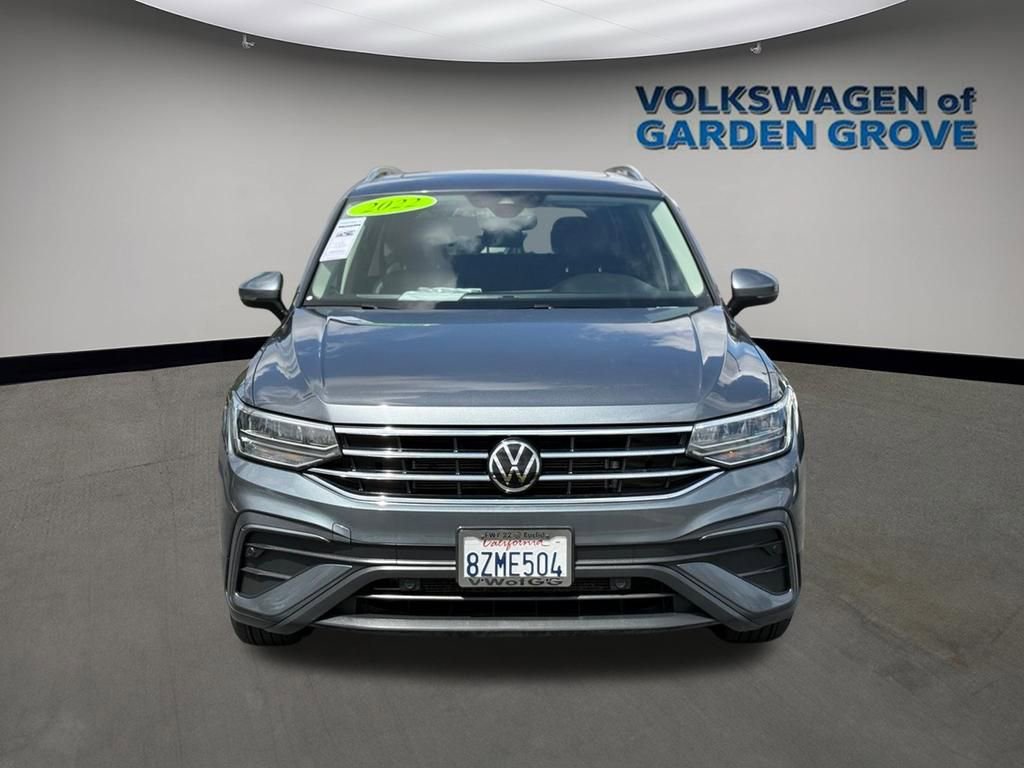 Used 2022 Volkswagen Tiguan SE w/ Panoramic Sunroof Package AWD/4WD image 3