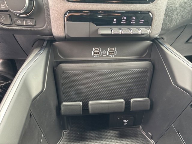 New 2026 RAM 1500 4x4 Crew Cab image 15