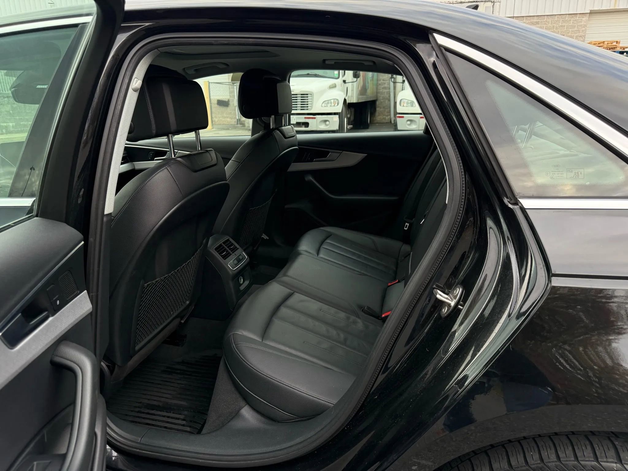 Used 2018 Audi A4 2.0T Ultra Premium Plus w/ Premium Plus Package image 21