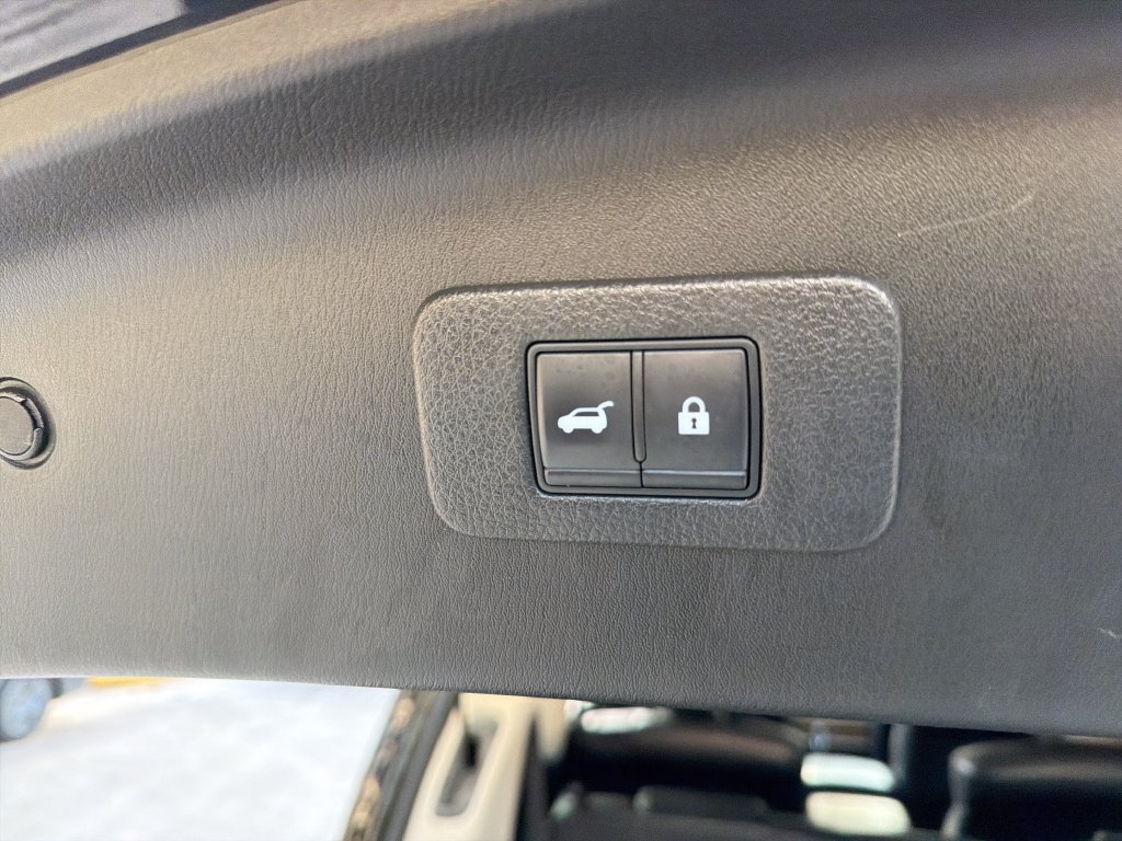 Used 2021 Nissan Armada SL w/ Captain's Chairs Package RWD image 37