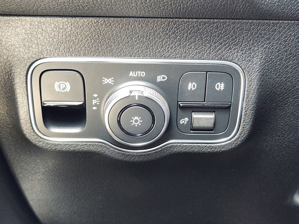 New 2025 Mercedes-Benz GLB 250 4MATIC image 22