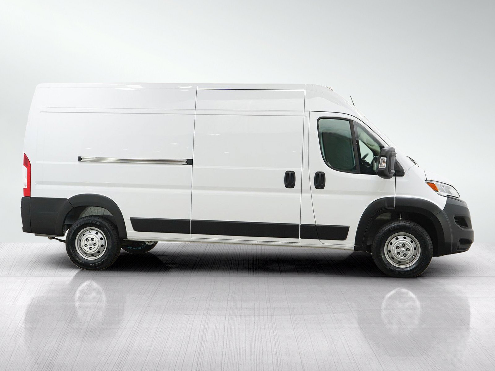 Used 2023 RAM ProMaster 2500 FWD image 6