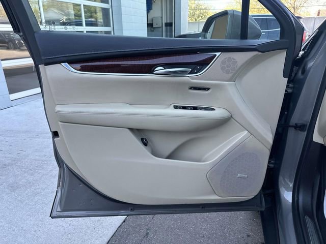 Used 2017 Cadillac XT5 Luxury w/ Driver Awareness Package AWD/4WD image 45