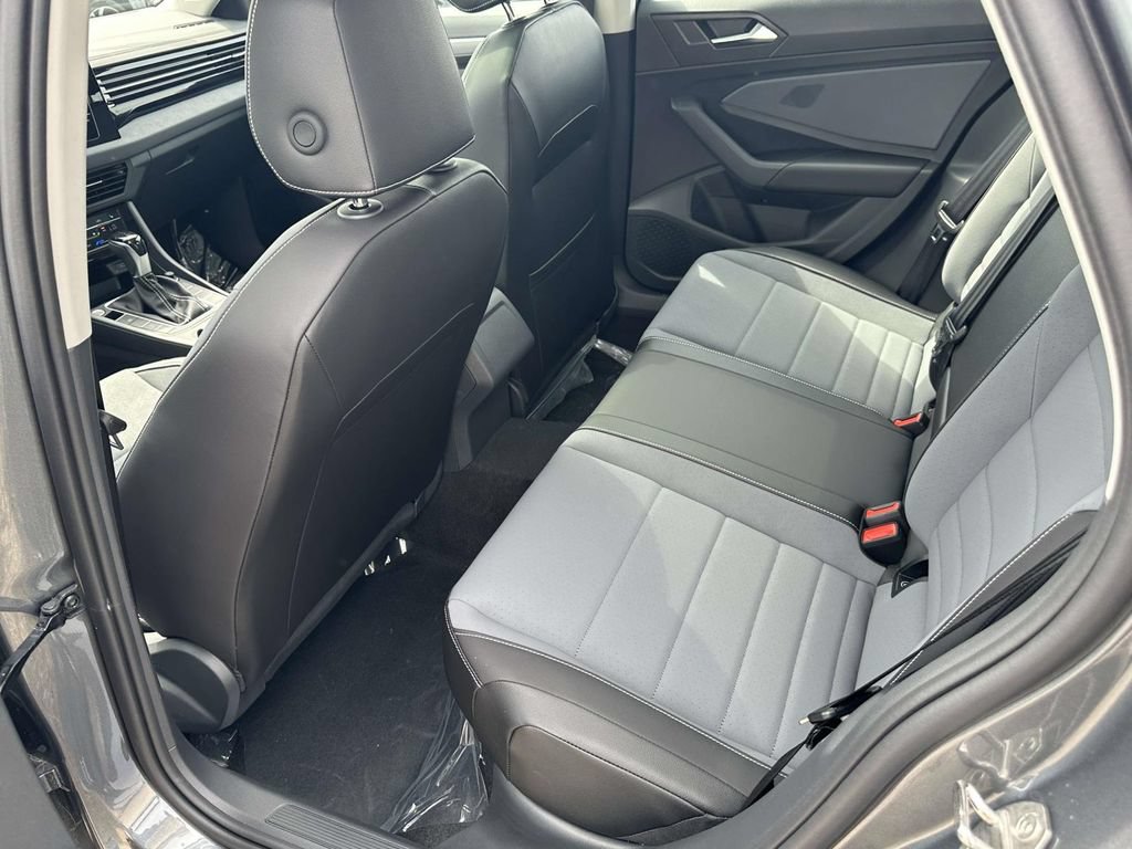 New 2026 Volkswagen Jetta SE FWD image 9