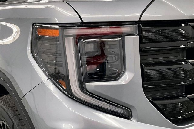 Used 2023 GMC Sierra 1500 Elevation w/ LPO, Elevation Black Package AWD/4WD image 31