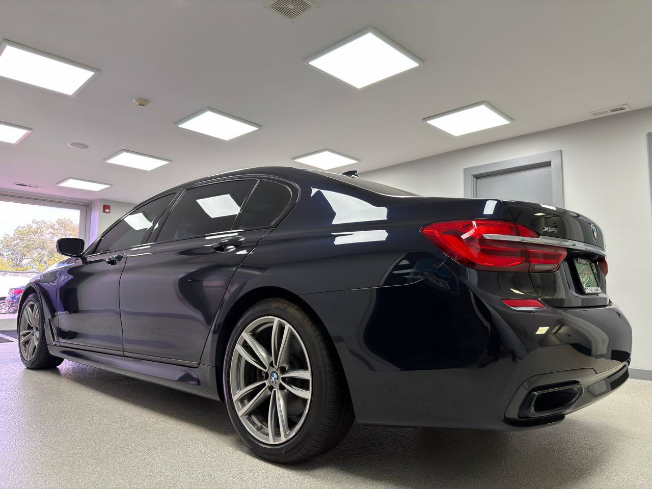 Used 2019 BMW 750i xDrive w/ M Sport Package AWD/4WD image 5