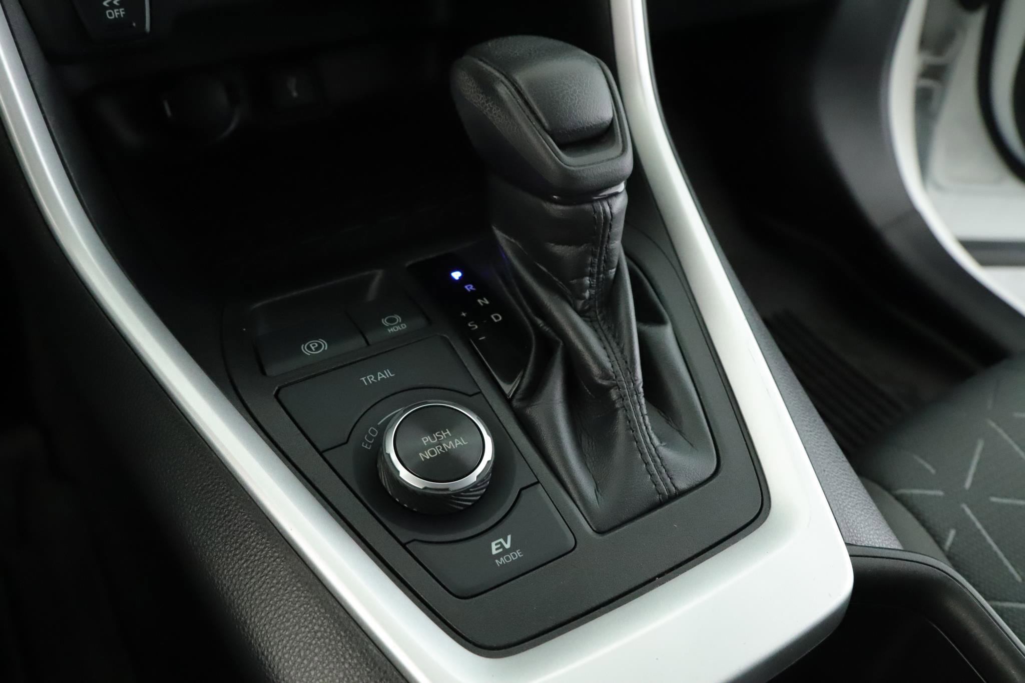 Used 2022 Toyota RAV4 XLE image 15