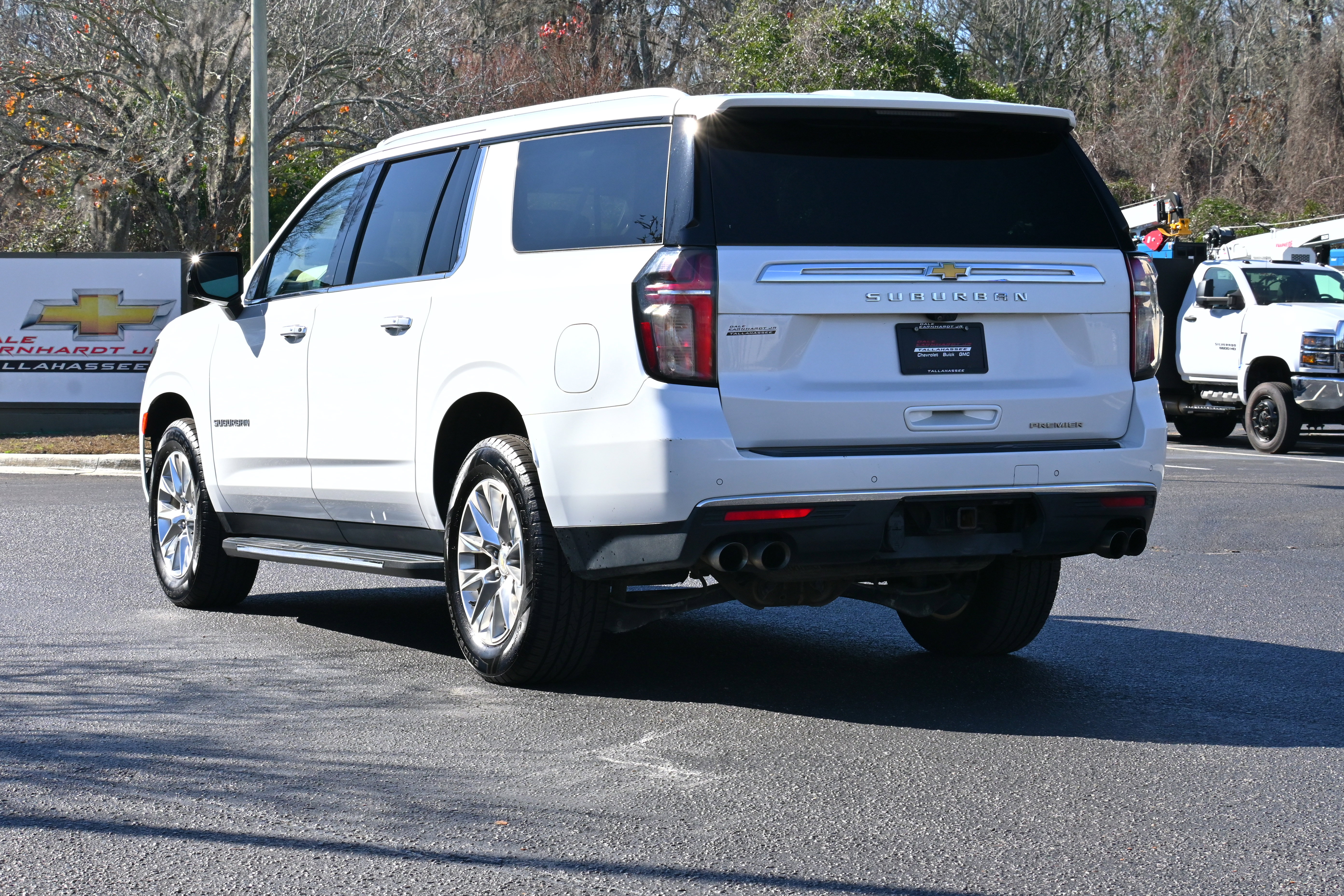 Used 2021 Chevrolet Suburban Premier w/ Premium Package image 3