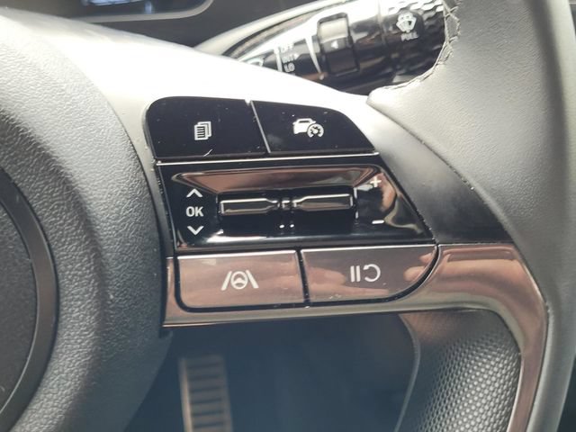 Used 2025 Hyundai Elantra Sport FWD image 19