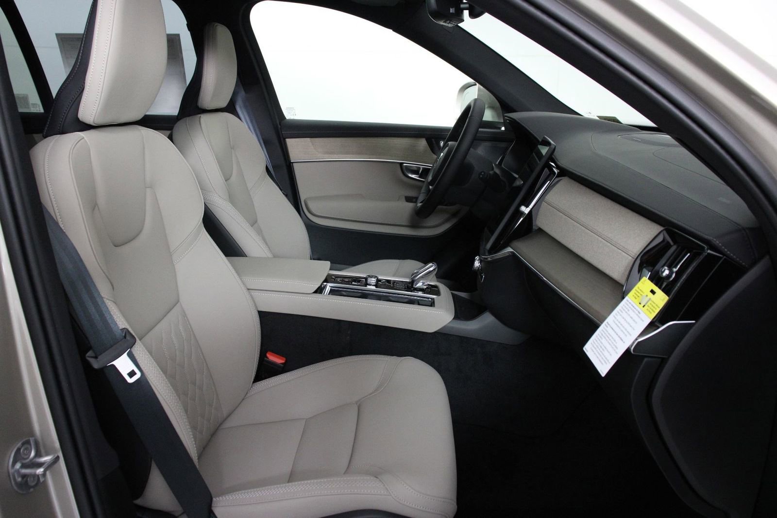 New 2026 Volvo XC90 T8 Plus w/ Protection Package Premier image 10