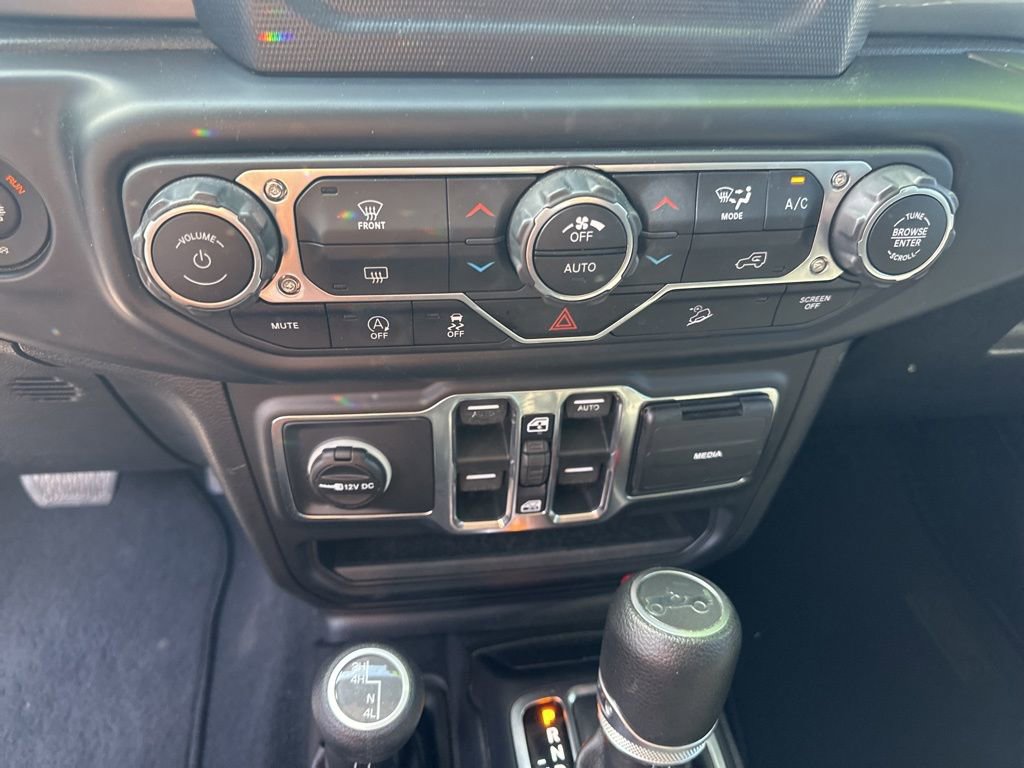 Used 2019 Jeep Wrangler Unlimited Sahara image 19