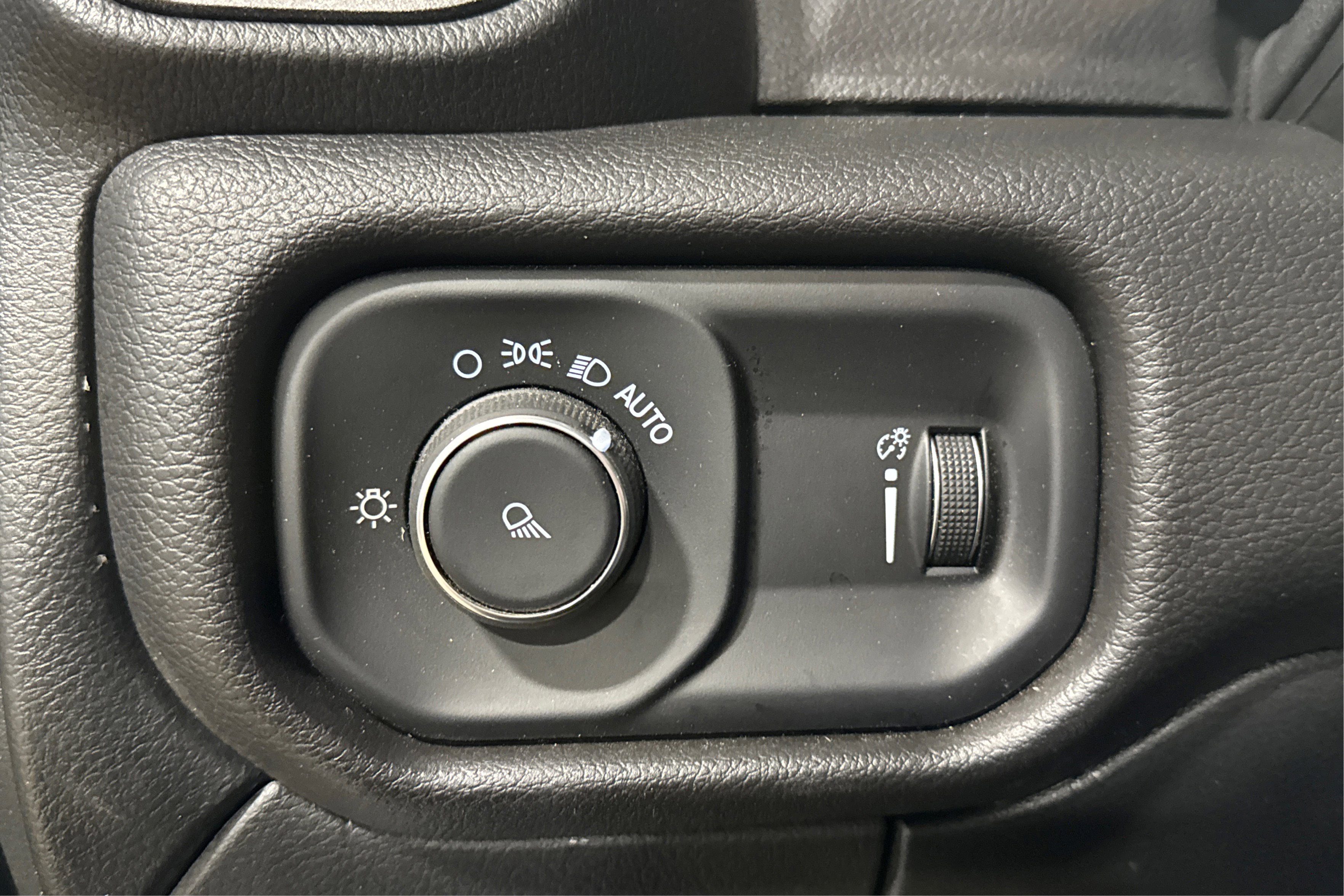 Used 2024 RAM 2500 Tradesman w/ Chrome Appearance Group image 23