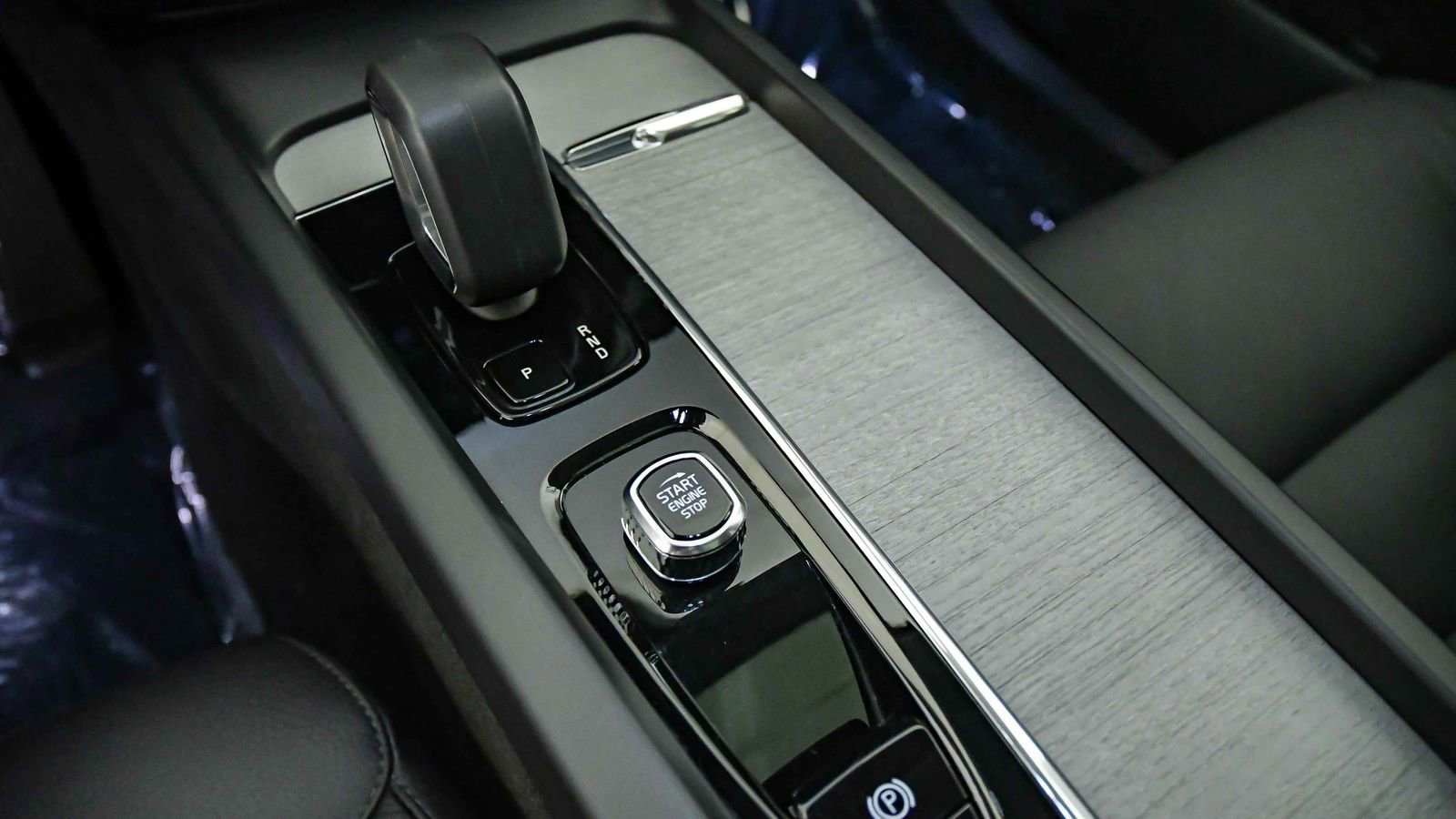 Certified 2025 Volvo XC60 B5 Plus image 20