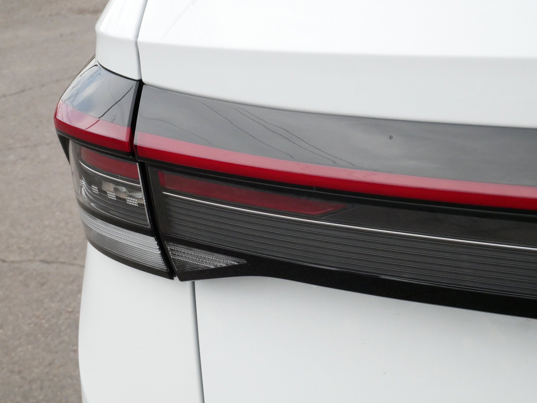 Certified 2025 Volkswagen Taos SEL AWD/4WD image 17