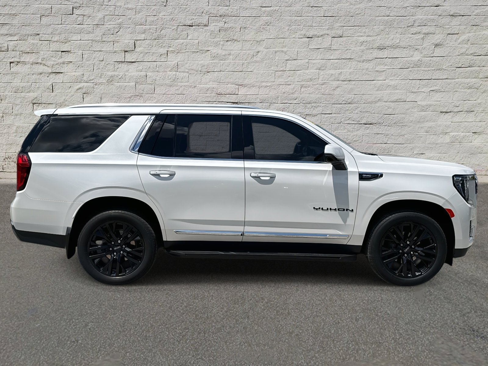 Used 2022 GMC Yukon SLT w/ SLT Premium Package image 6