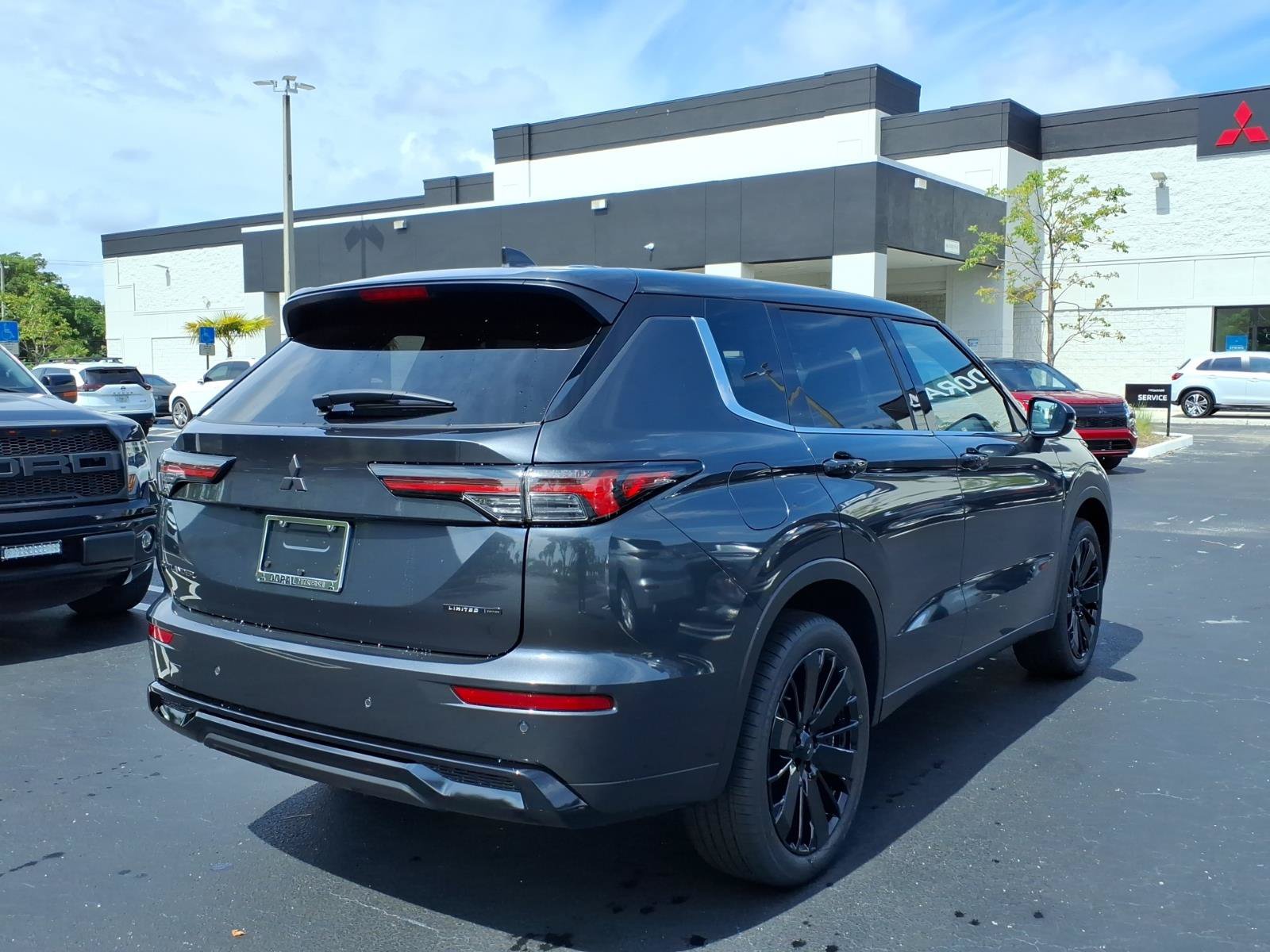 New 2026 Mitsubishi Outlander LE FWD image 9