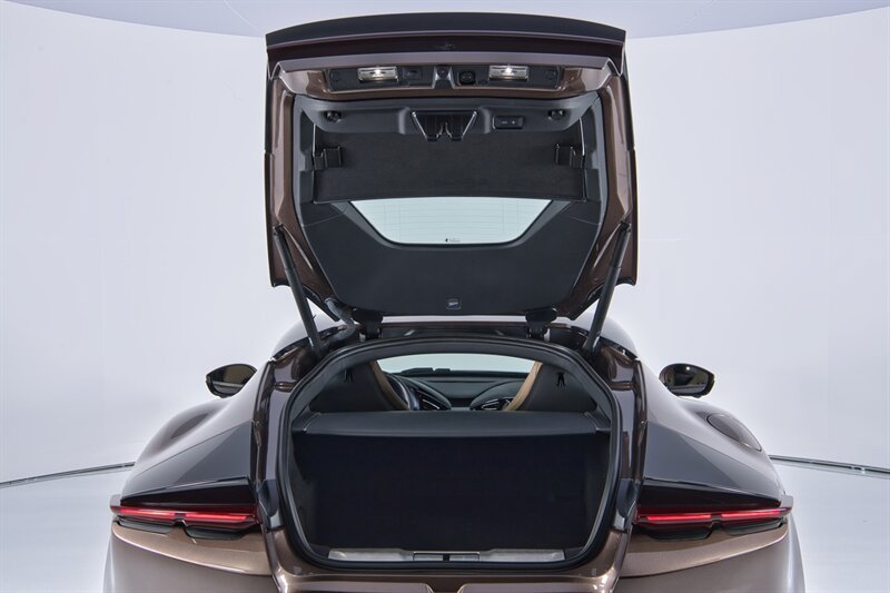 Used 2025 Ferrari 12Cilindri RWD image 40