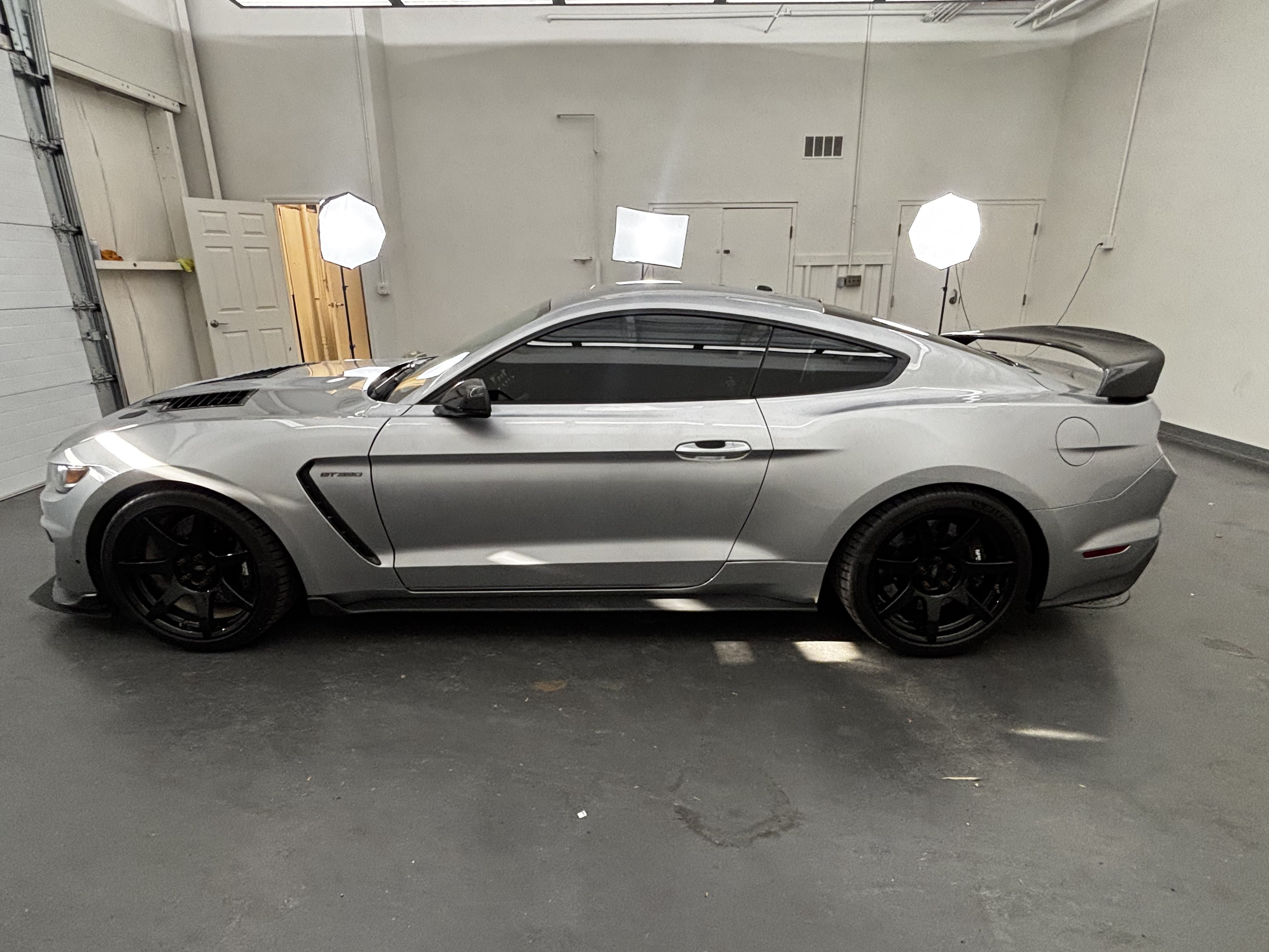 Used 2020 Ford Mustang Shelby GT350R w/ GT350R Equipment Group 920A RWD image 5