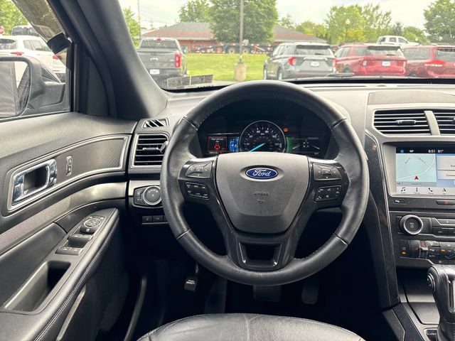 Used 2018 Ford Explorer XLT w/ Equipment Group 202A AWD/4WD image 14