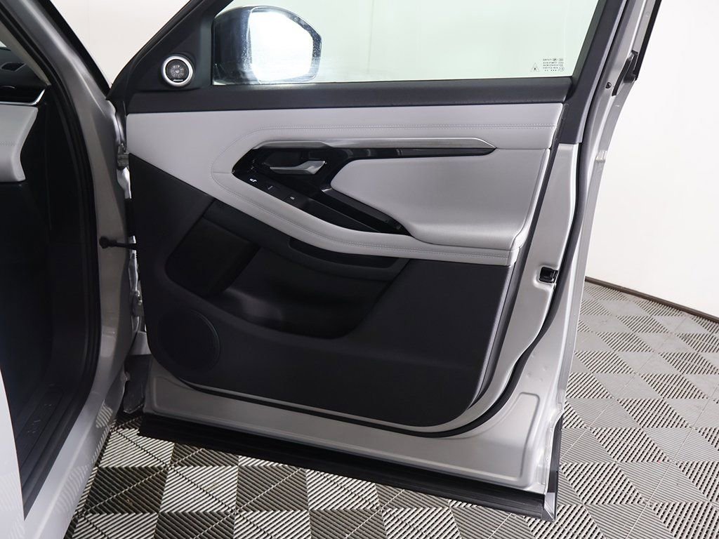 Used 2022 Land Rover Range Rover Evoque SE image 25