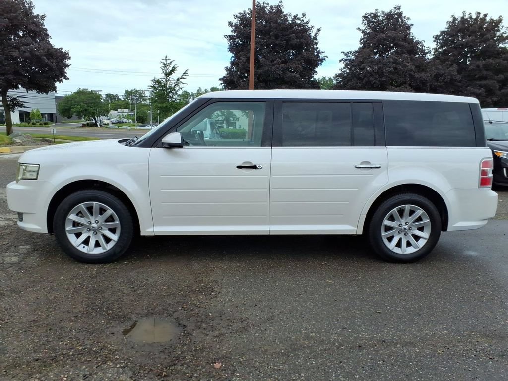 Used 2011 Ford Flex SEL FWD image 2