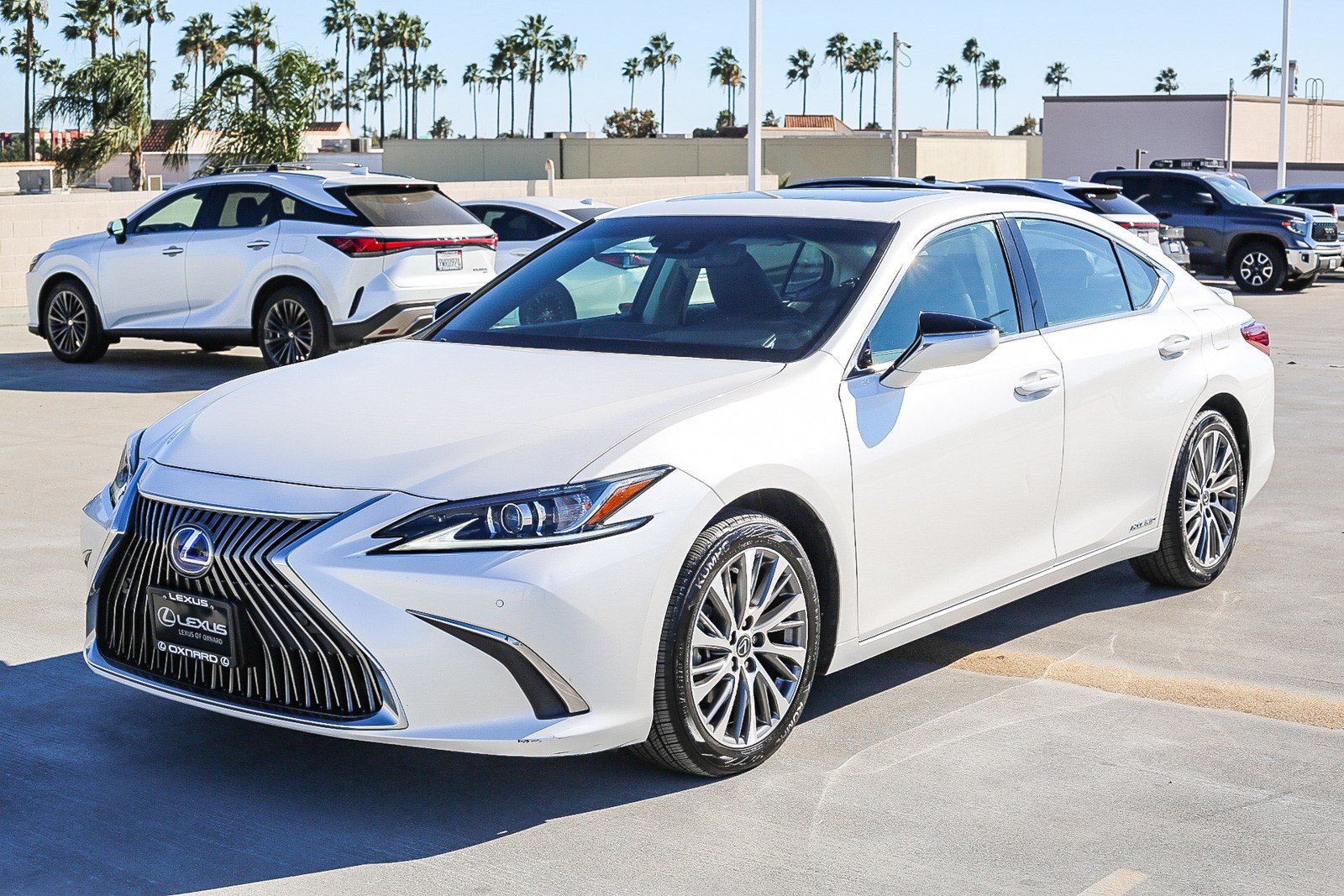 Used 2020 Lexus ES 300h w/ Premium Package FWD image 3