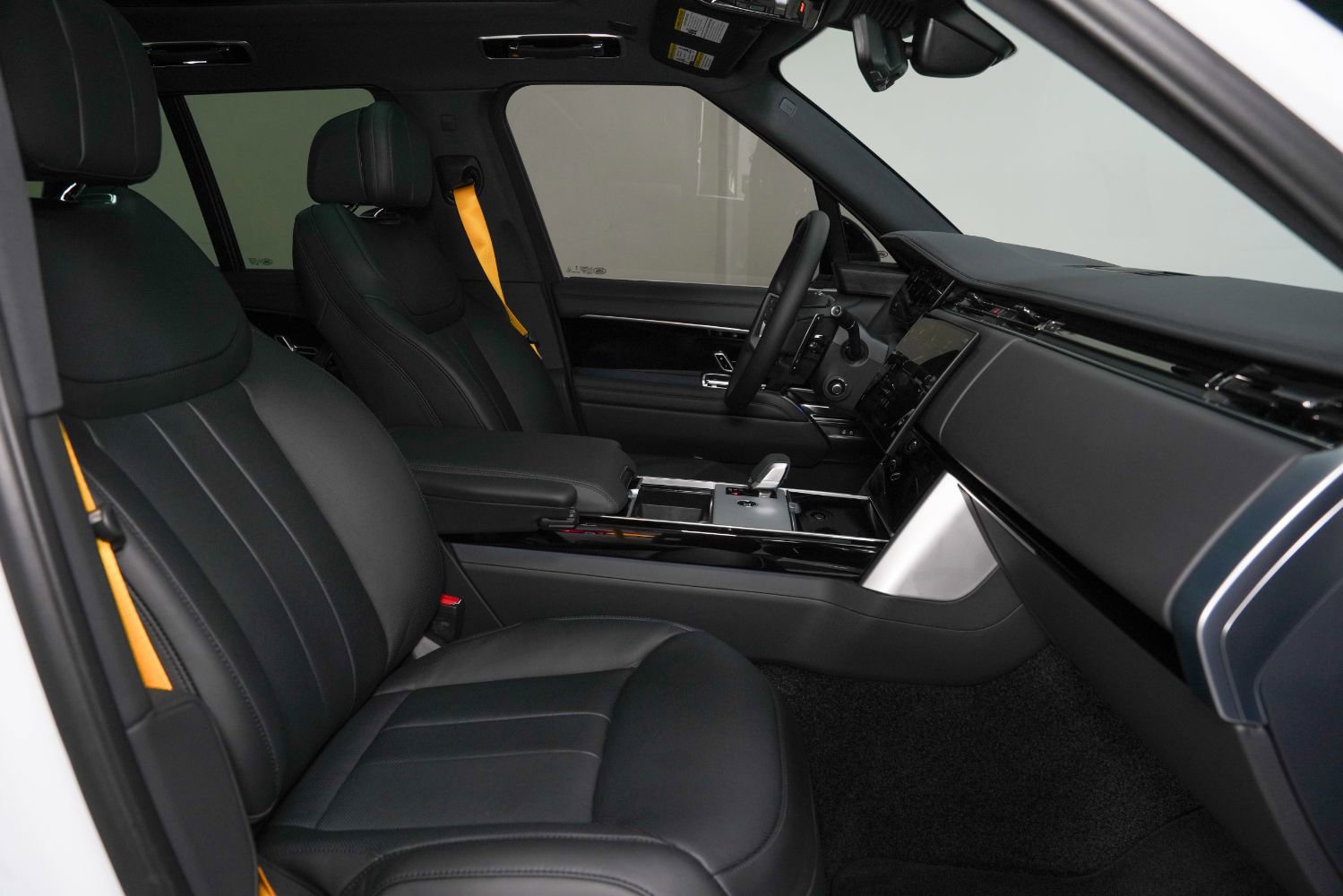 Used 2025 Land Rover Range Rover SE image 31