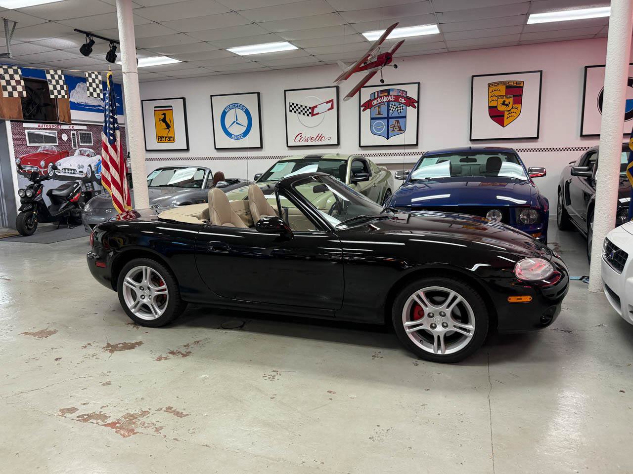 Used 2004 MAZDA MX-5 Miata LS RWD image 3