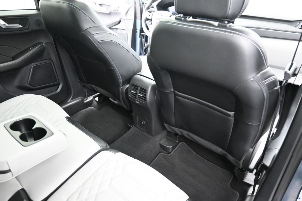 Used 2023 Ford Escape Platinum w/ Premium Technology Package AWD/4WD image 24