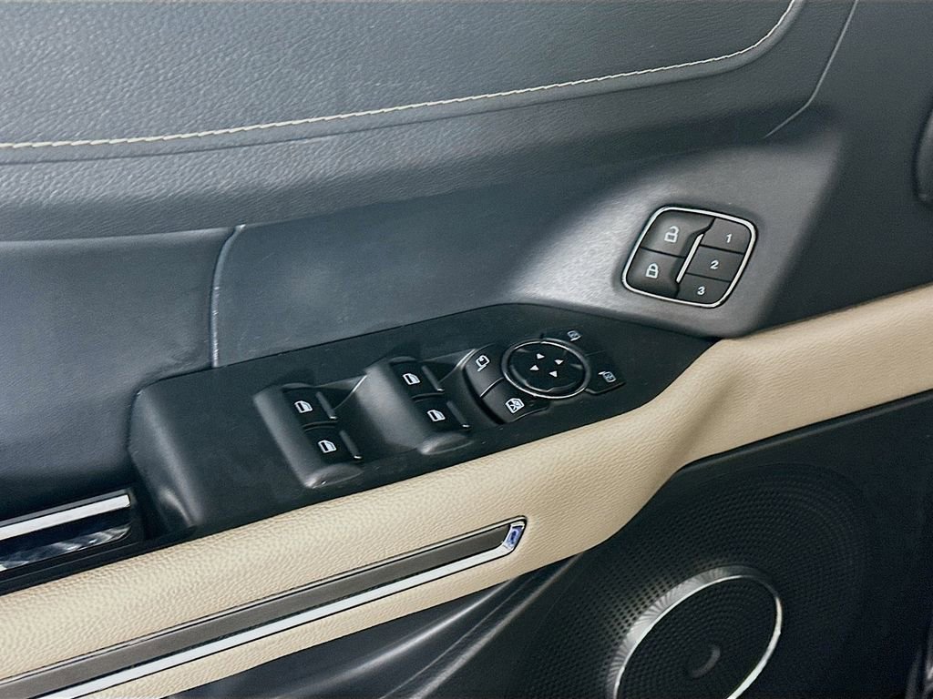 Used 2023 Ford Expedition Max XLT image 24