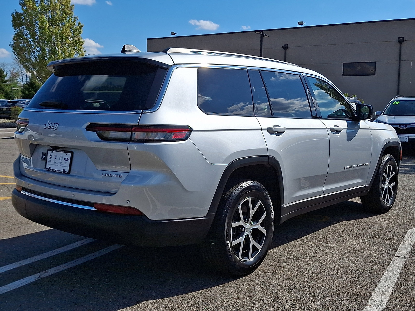 Used 2025 Jeep Grand Cherokee L Limited AWD/4WD image 6